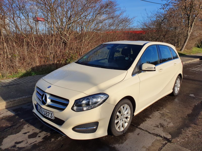 mercedeslinksundvorne.jpg